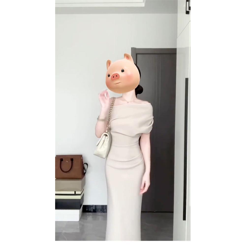 Black one-word shoulder slanted shoulder dress, female girls are particularly unique and beautiful, pinched waist skirt, small man, small mother, long