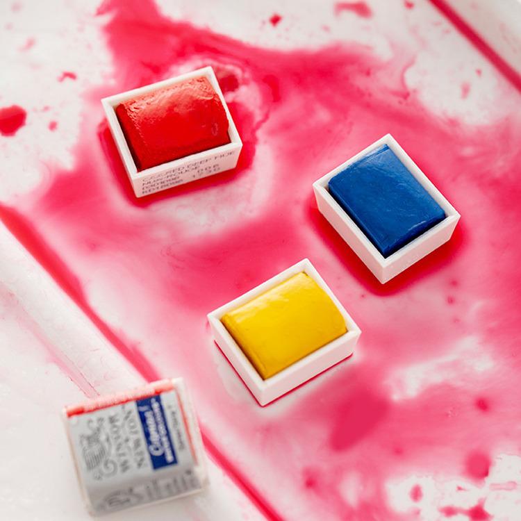 Winsor & Newton Cotman Watercolor Set: 24 Colors In Tin Box, Artist Series.