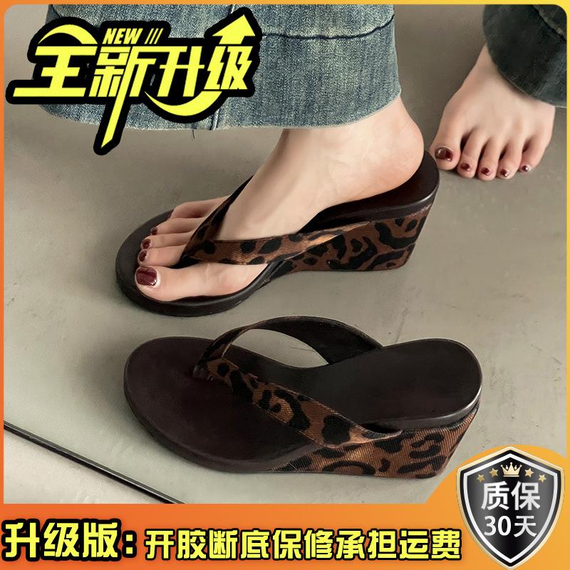 Small man increases the height of thick-soled flip-flops for women's outer wear in the summer of 2025, the new pinch foot versatile round head casual