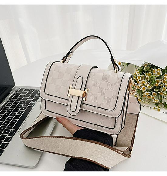 

Trendy 2025 Women s Quilted Leather Crossbody Handbag 21*14*8