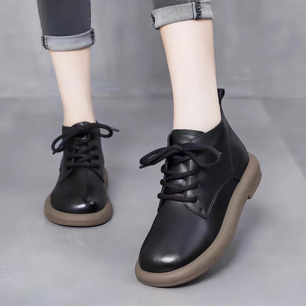 2024 Women's Retro Flat Lace-Up Martin Boots: Versatile, Comfortable Short Leather Boots for Fall and Winter