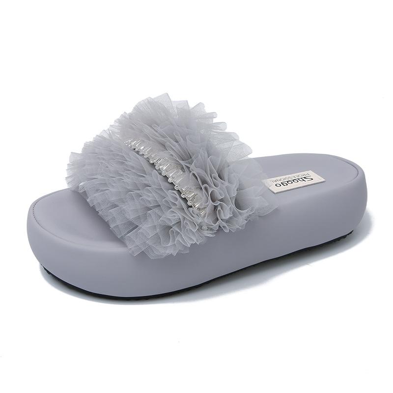 French Small Fragrant Style Slippers Women's Summer Wear 2025 New Internet Celebrity Fashion Rhinestone Thick Bottom Beach Sandals