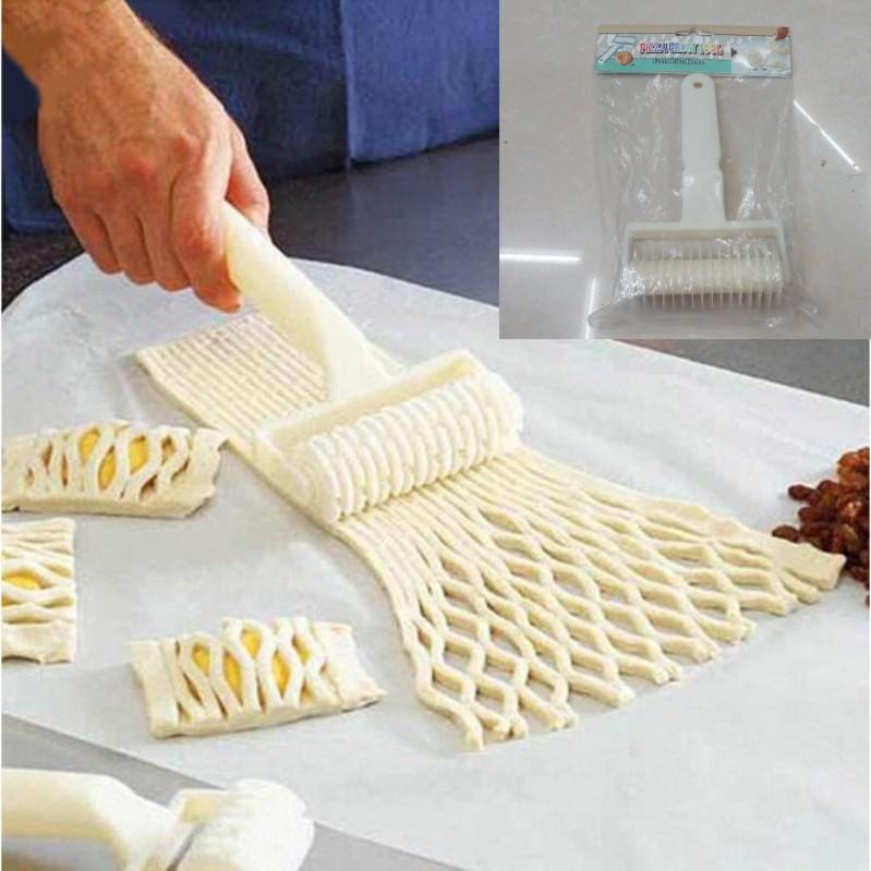 

Pizza Roller Cutter & Dough Scraper Set - Large & Small Baking Tools Small