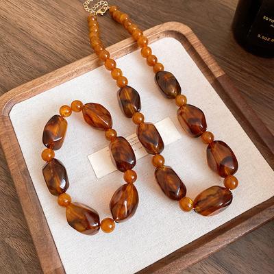 Collier Ras-du-cou en Perles Acryliques Irrégulières Couleur Ambre pour Femmes Bijoux Vintage Accessoires
