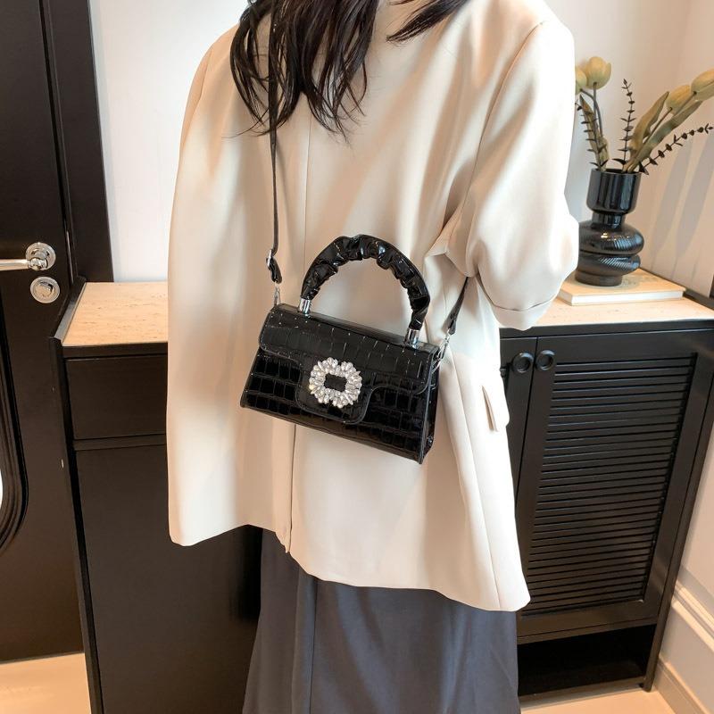 Summer new trendy fashion shoulder armpit bag niche design bag female personality messenger small square bag