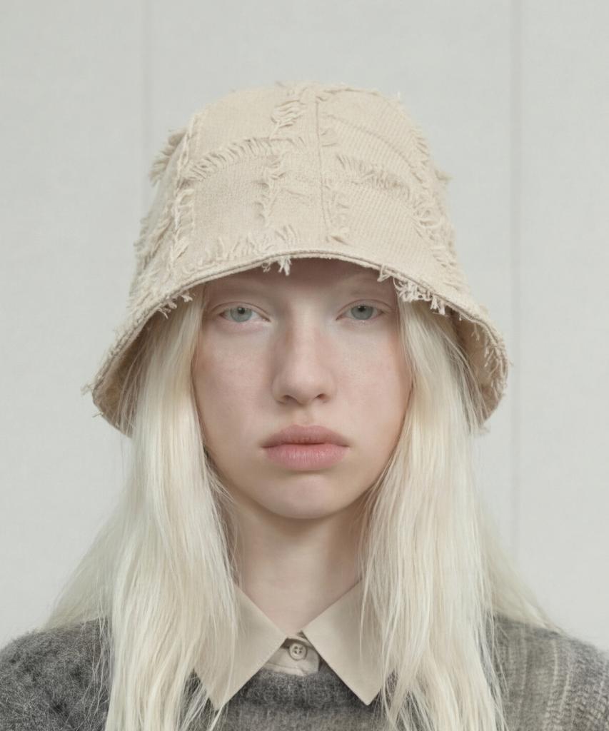 Eondeokeonteulolseutyudio Vintage Autumn Bucket Hat Stand Bucket / Block Tassle / Beige