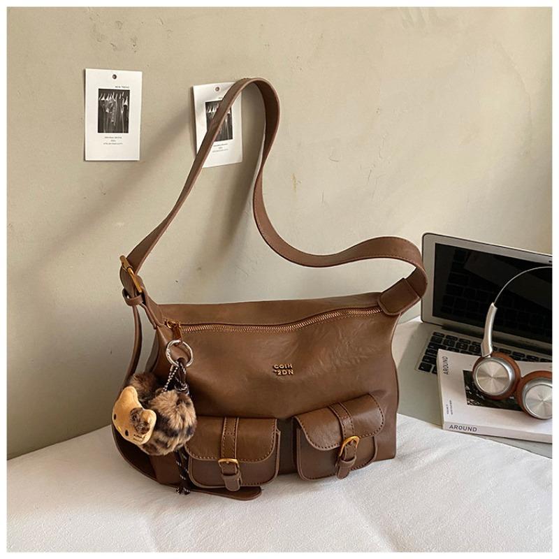Large-capacity commuter bag women's winter new casual simple shoulder pillow bag fashionable messenger bag