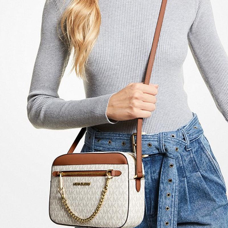 Michael Kors Mk Jet Set Monogram Logolu Zincirli Kamera Çantası Kadın Omuz Çantası Vanilya 35S1GTTC9B-VANILLA