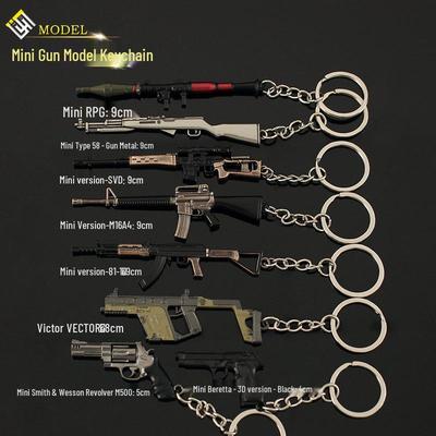 PUBG Klíčenka Mini slitina Kuřecí večeře: RPG, Raketomet, Desert Eagle, Revolver, SVD, Přívěsek zbraně Beretta.