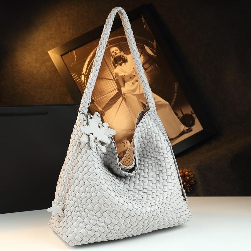 Woven big bag new fashion leather women's bag fashion trend large capacity shoulder bag grid bucket bag