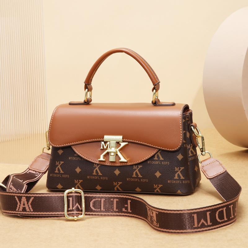 

Women s atmospheric messenger small square bag 2025 new high-end versatile fashion portable shoulder messenger small bag