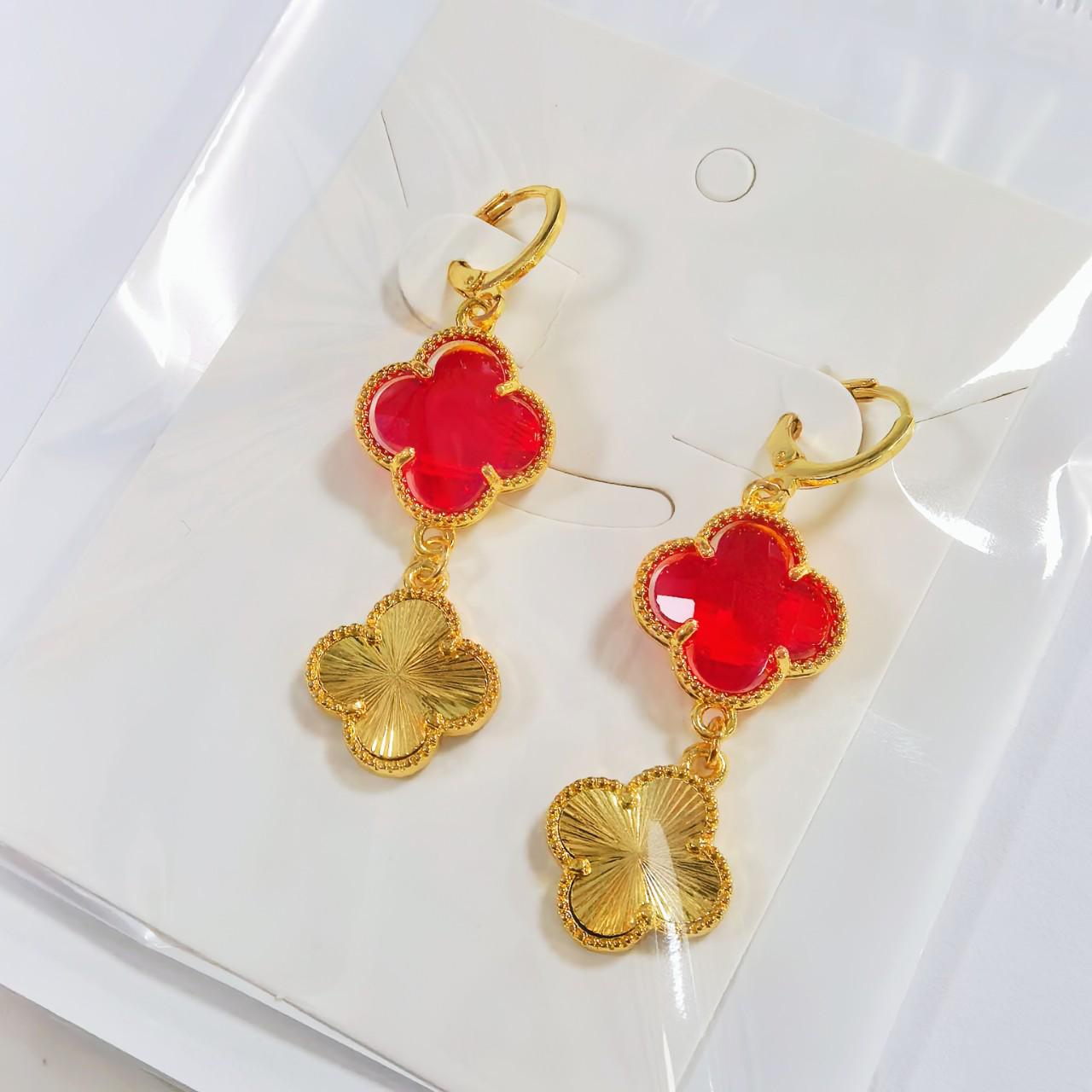 

Chinese Style Lucky Four-Leaf Clover Earrings: Red Retro Christmas Aesthetic золотой