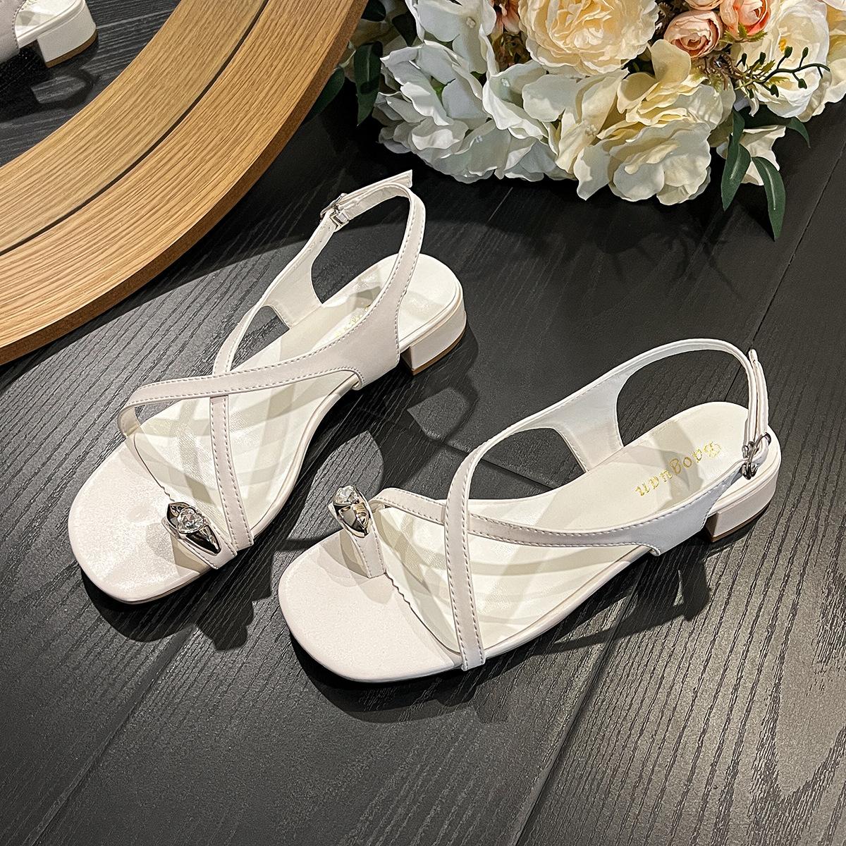 

Cross strap fairy thick heel high heels French retro roman toe cover toe sandals female autumn 2025 new models 40 білий