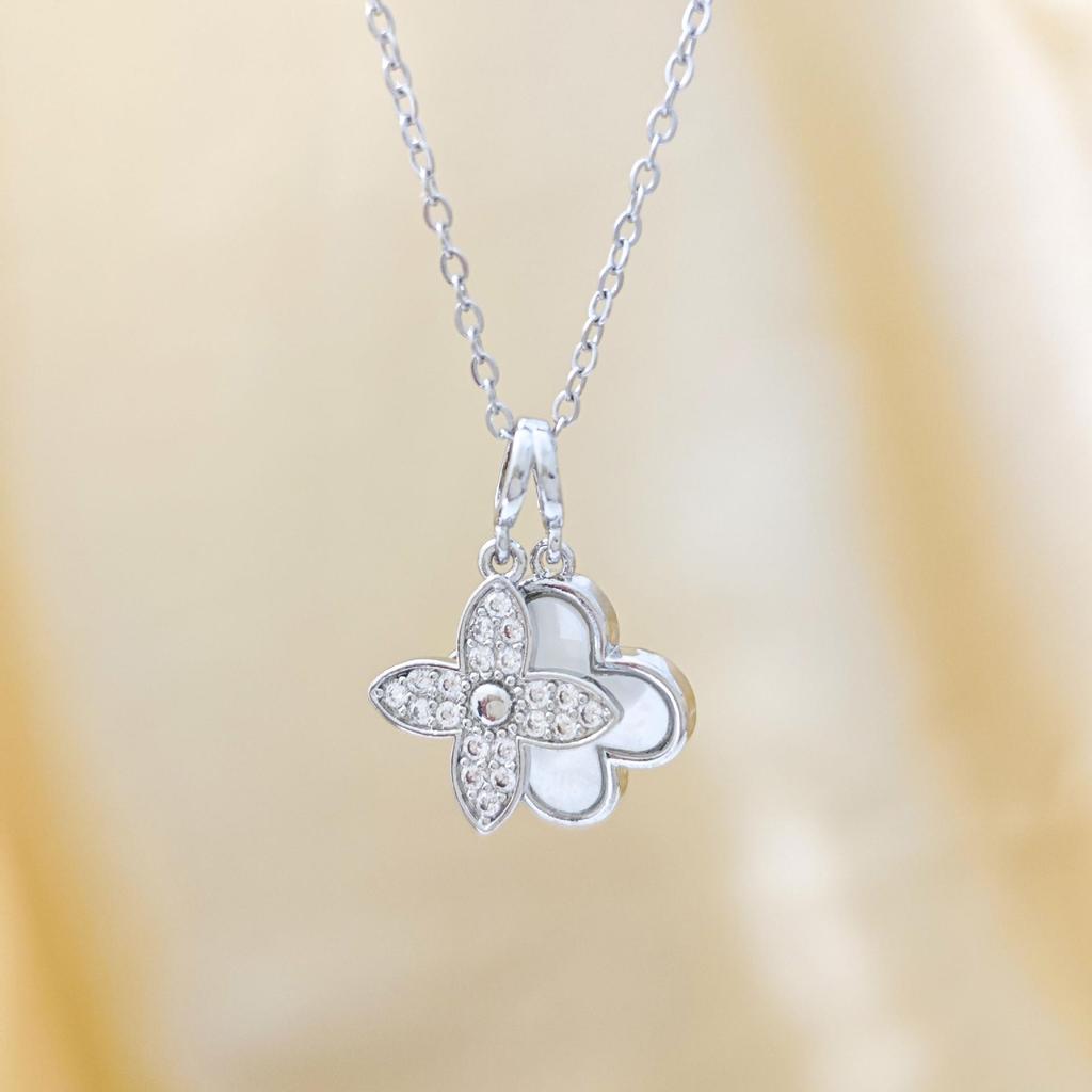 Luxurious Zirconia Inlaid Four-Leaf Clover Women's Necklace - Versatile Fashion Clavicle Chain