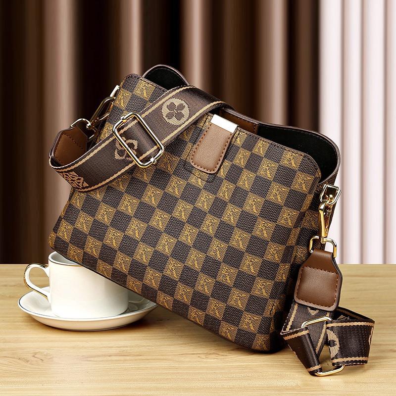 Foreign Trade Bag Women's 2023 New Advanced Versatile Printing Letter Wide Shoulder Strap Large Capacity One Shoulder Bucket Bag Tide