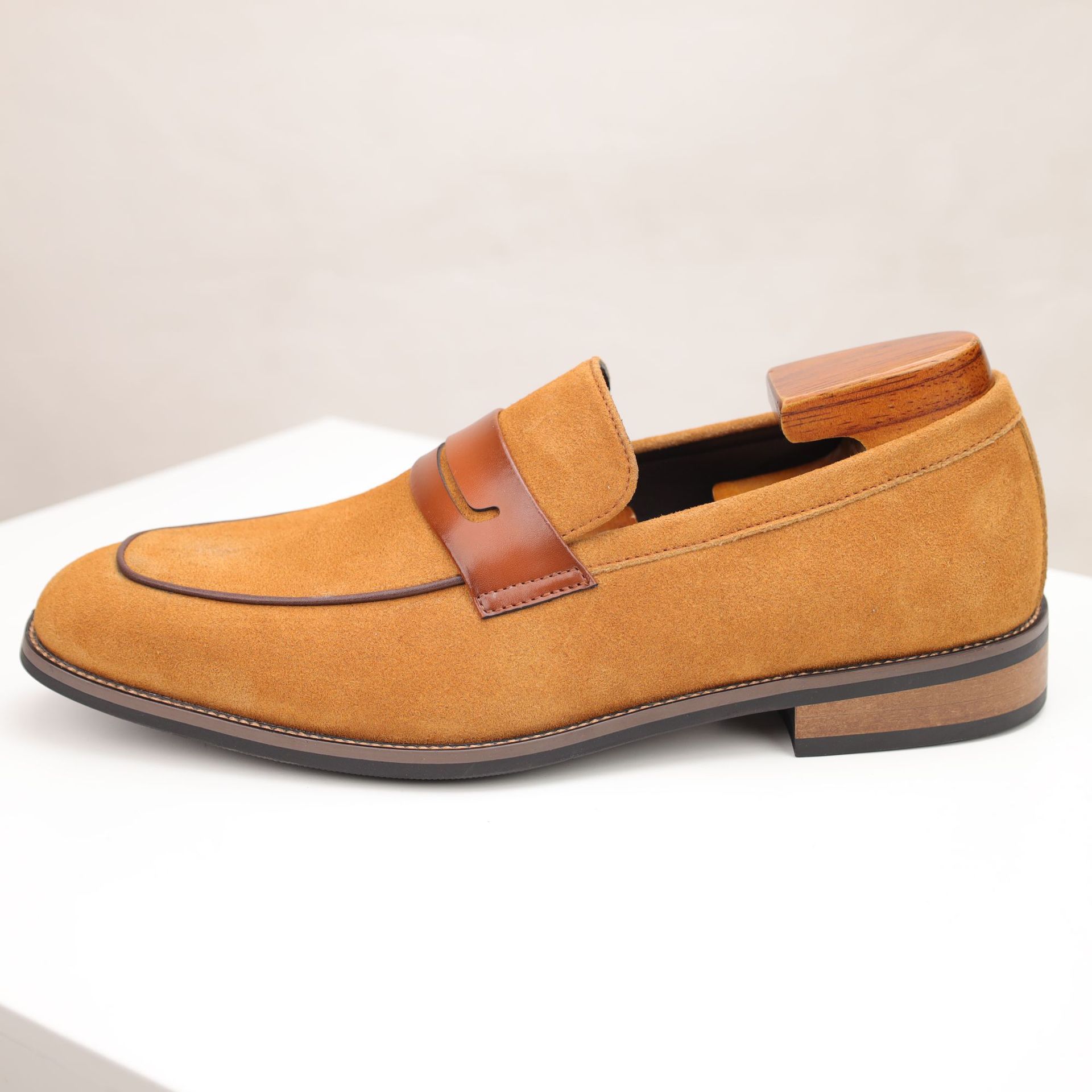 

Большой размер новая корейская версия трендовый ретро кожаный спелл британский стиль универсальные туфли Дуду ленивый один педаль любовь 46