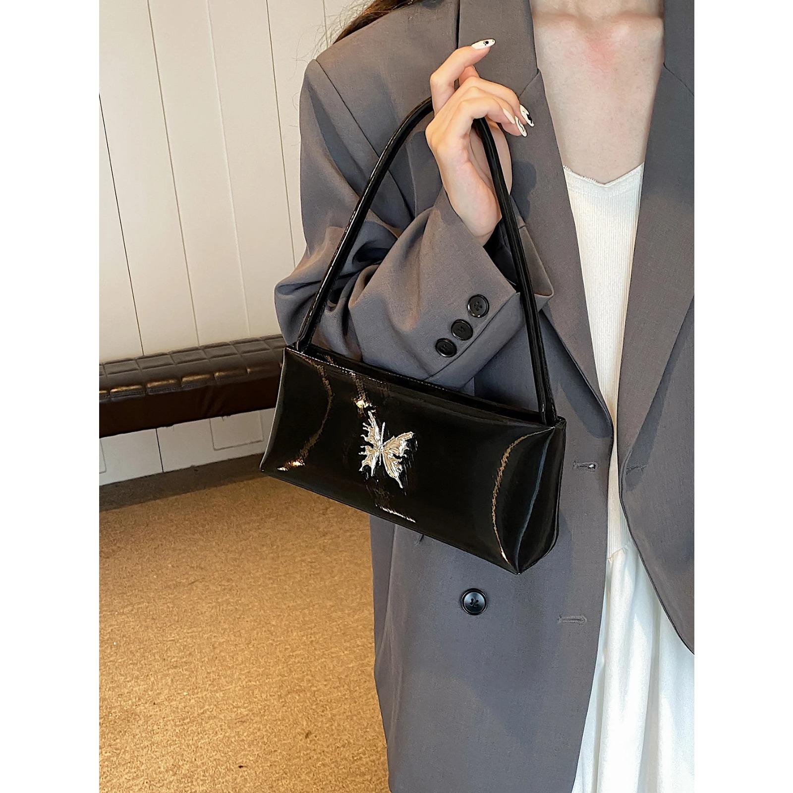 

Французская сумка подмышкой для женщин, осенняя новая мода, красные металлические бабочки, квадратные сумки, темперамент, роскошные свадебные сумки на одно плечо