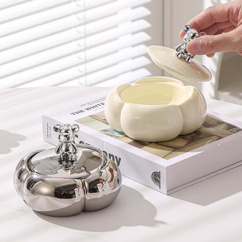 Ceramic ashtray with lid high sense ornaments creative personality living room luxury office trend decoration anti-fly ash