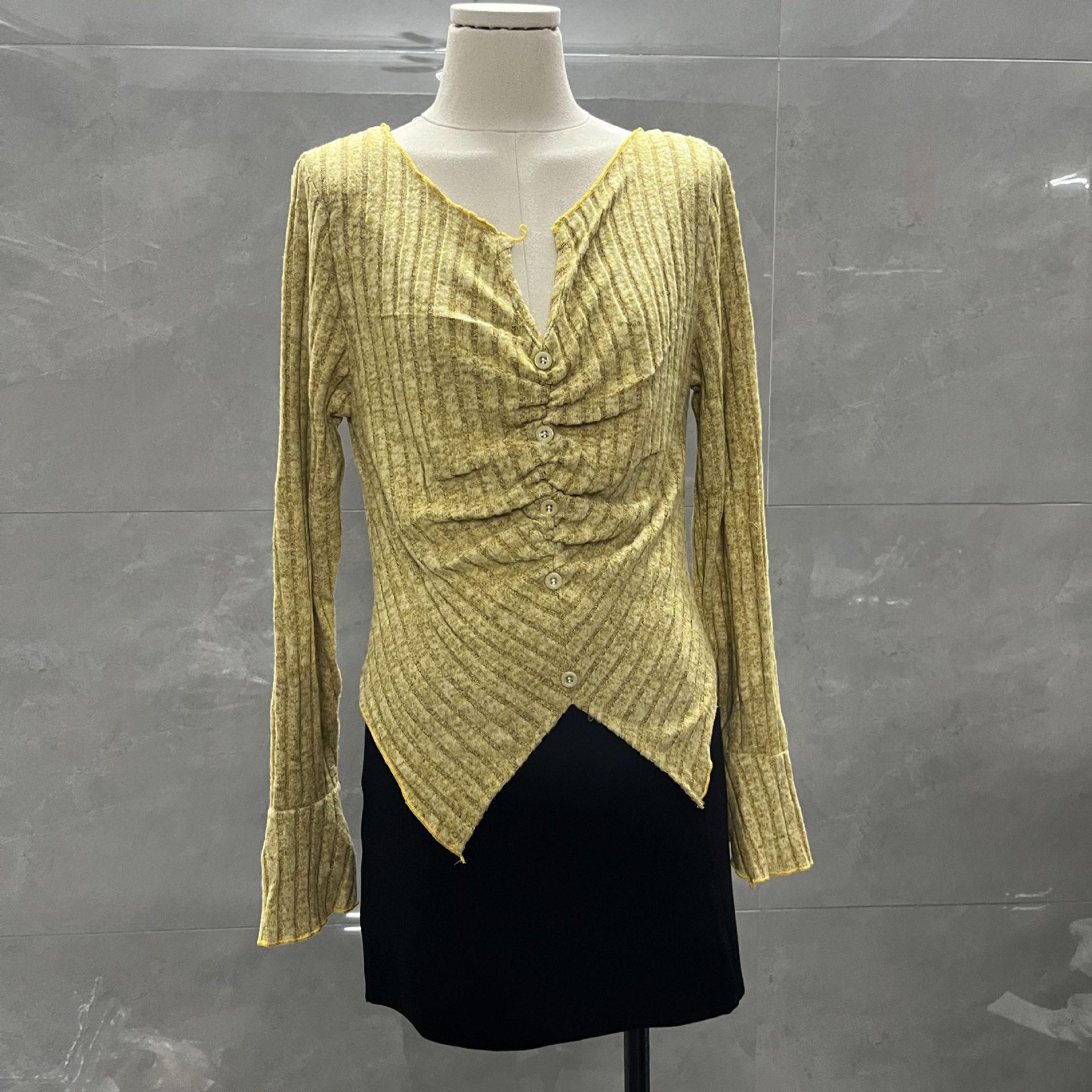 

Chic V-Neck Pleated Knit Top – Sexy and Versatile Waist-Slimming Long-Sleeve for Women XL (for about 125 jin)