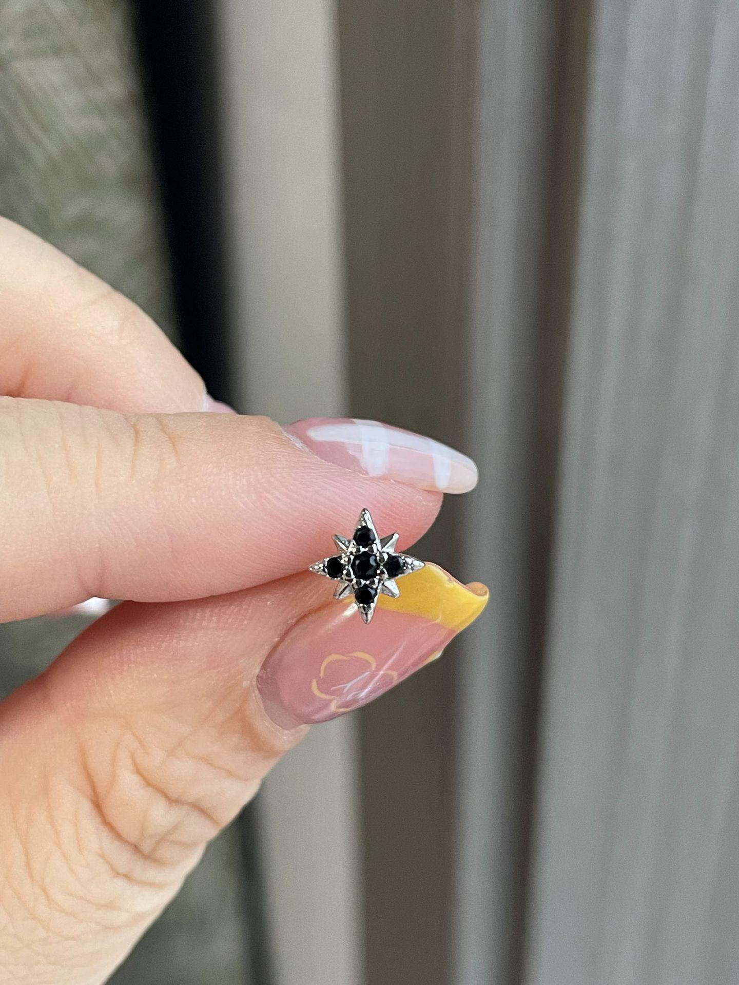 

Haoyue Xingchen Серьги-пусеты из серебра 925 пробы Звезда и Луна - Высококлассный парный стиль, нишевый дизайн алмаз/чёрный