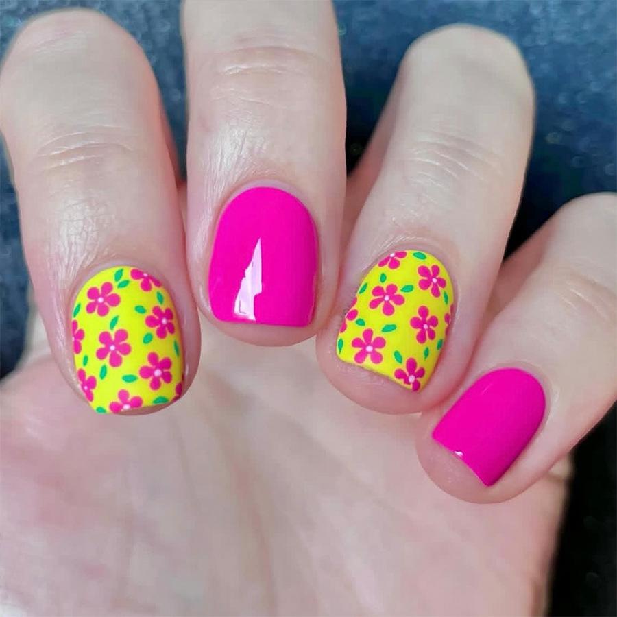 24Pcs Pink Flower Square Fake Nails With Glue Cute White Artificial Press On Acrylic Nails Wearable False Nails