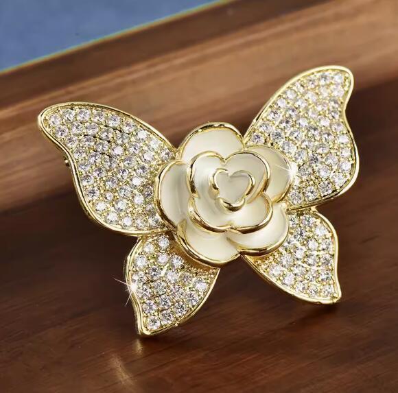 1Pc Retro Exquisite Butterfly Brooch Rose Pin Charm Jewelry Accessories Party Trend Festival Gift Daily Souvenir белый
