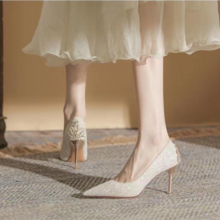 

Модная женская белая свадебная обувь на высоком каблуке Элегантная дизайнерская обувь с острым носком на тонком высоком каблуке Женские высококачественные банкетные туфли Tacones 34