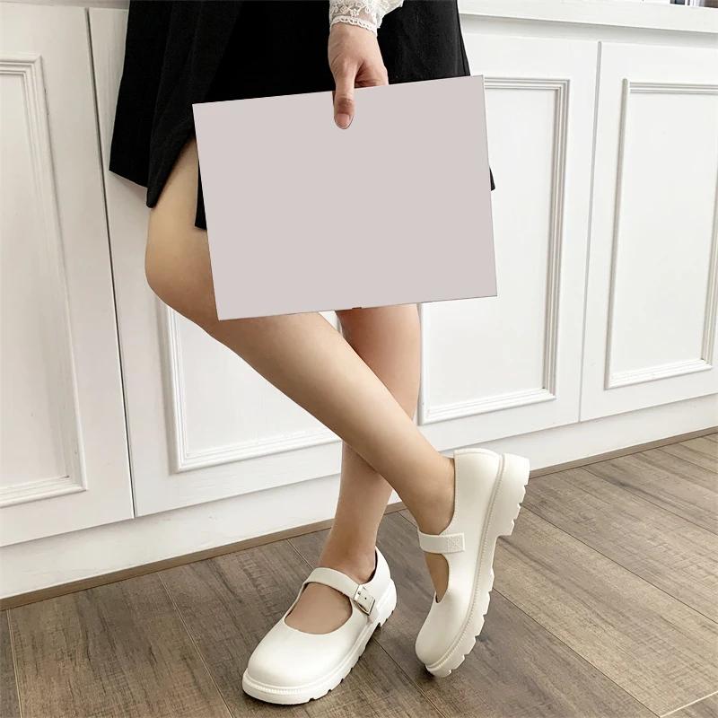 Fashion Women's Shoes and Flip-flops, A New Type of Fashionable Thick-soled Flat-bottomed Single-button Shoes in Baotou for Summer