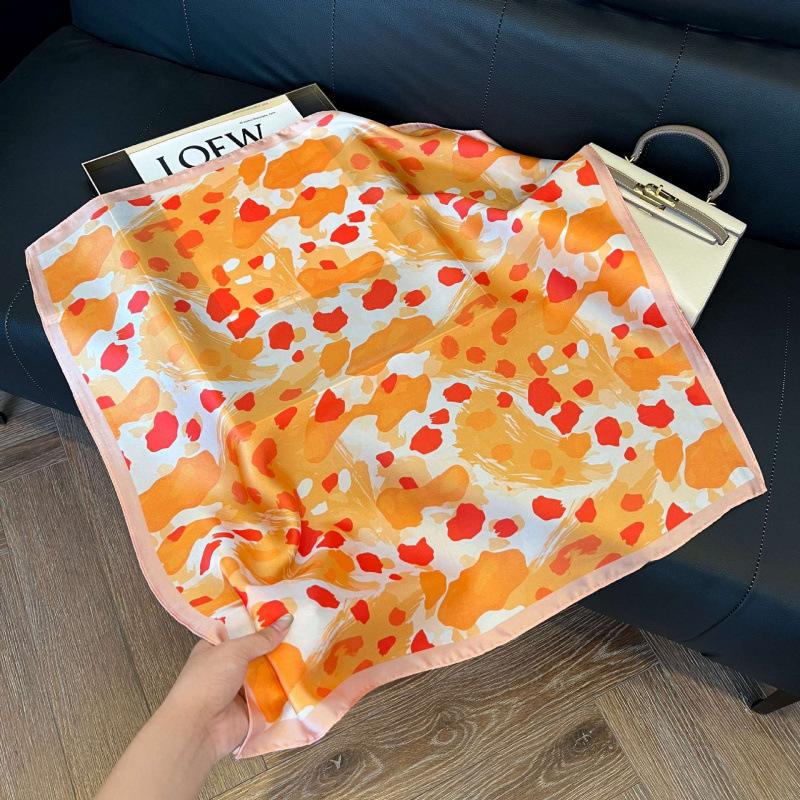 New 71 * 71cm Korean version small square scarf women's silk scarf spring and summer thin sunscreen scarf neck protection tied bag headband scarf