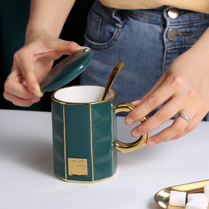 

Nordic Style Ceramic Coffee Mug with Lid and Spoon