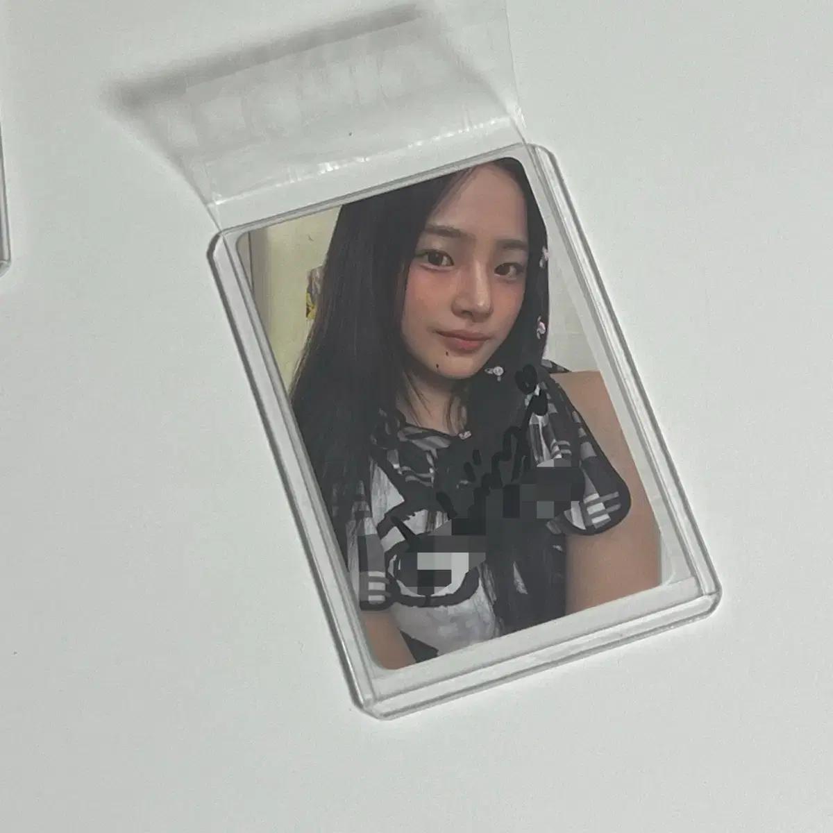 

NEW JEANS Minji autographed poka Used