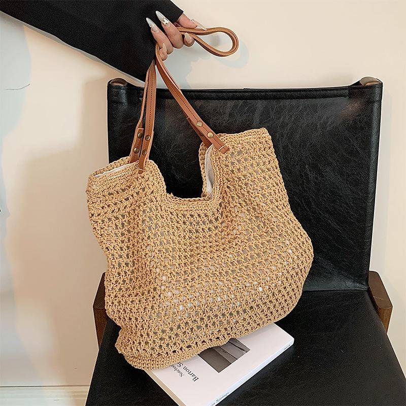 Lässige Baumwollfaden-Flechtbeutel mit großem Fassungsvermögen, neue hohle handgewebte Schultertasche, Urlaubs-Strandtasche, vielseitige Damentasche