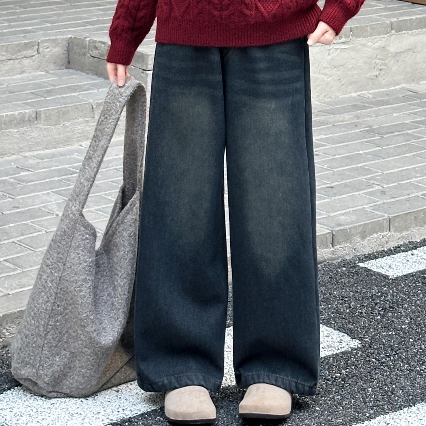 

Комплект из двух предметов для девочек: красный свитер с полувысоким горлом и джинсы на флисовой подкладке (Осень/Зима 2025) 140 cm