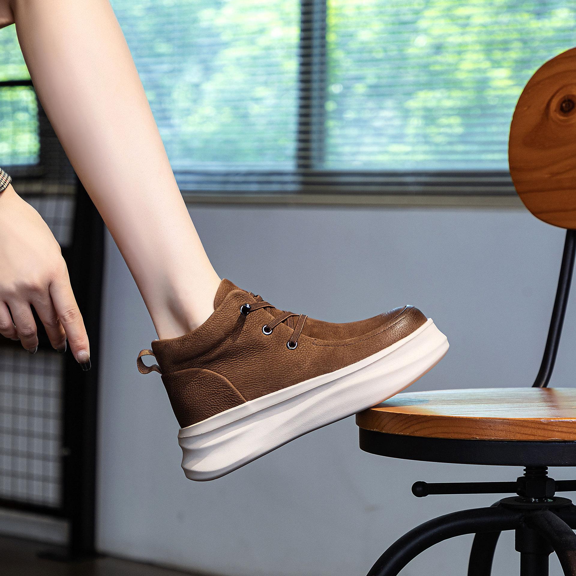 

Повседневная женская обувь Толстая подошва Более высокая белая обувь Обувь-маффины 40 коричневый