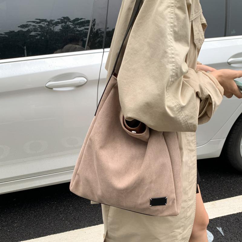 Retro Texture Matte Bag, New Shoulder Messenger Bag, Underarm Tote Bag, Large-capacity Women's Bag.