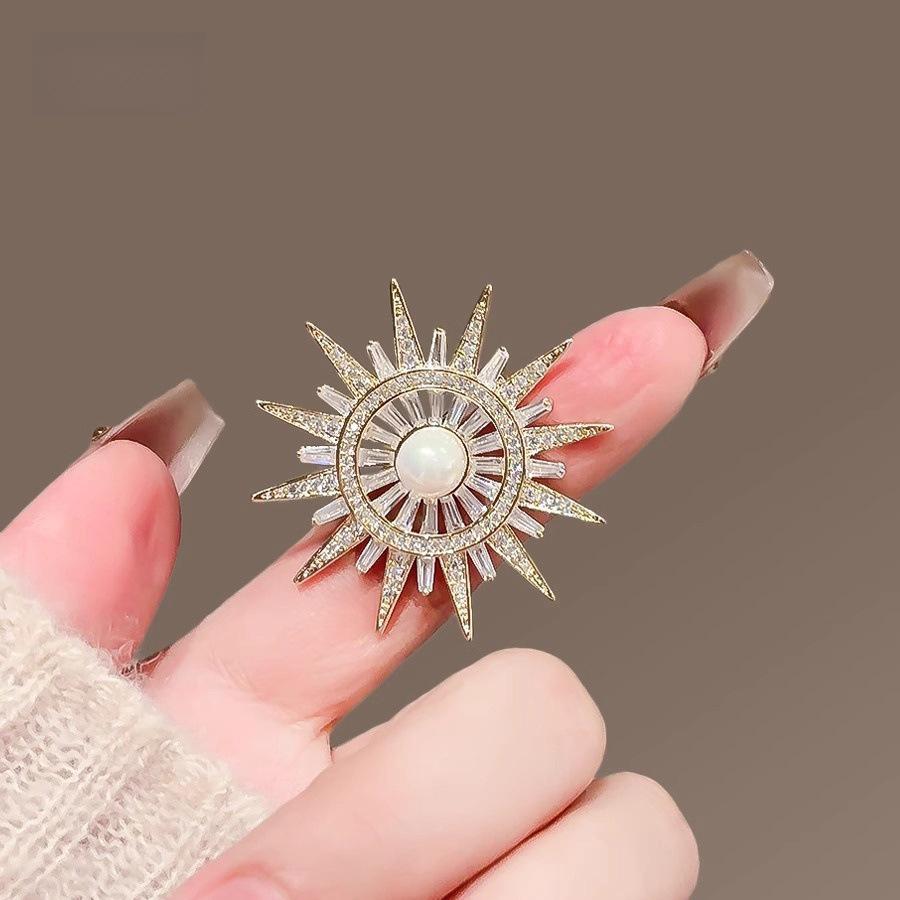 

Модная брошь-бабочка 2025 года: Элегантная булавка в виде цветка и животного для костюмов и пиджаков