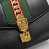 [Pre-Owned] Sylvie Gold Buckle Striped Web Satin Bow Wide Shoulder Strap Leather Handbag Crossbody Bag Shoulder Bag Small - Fair #1GNYUB2