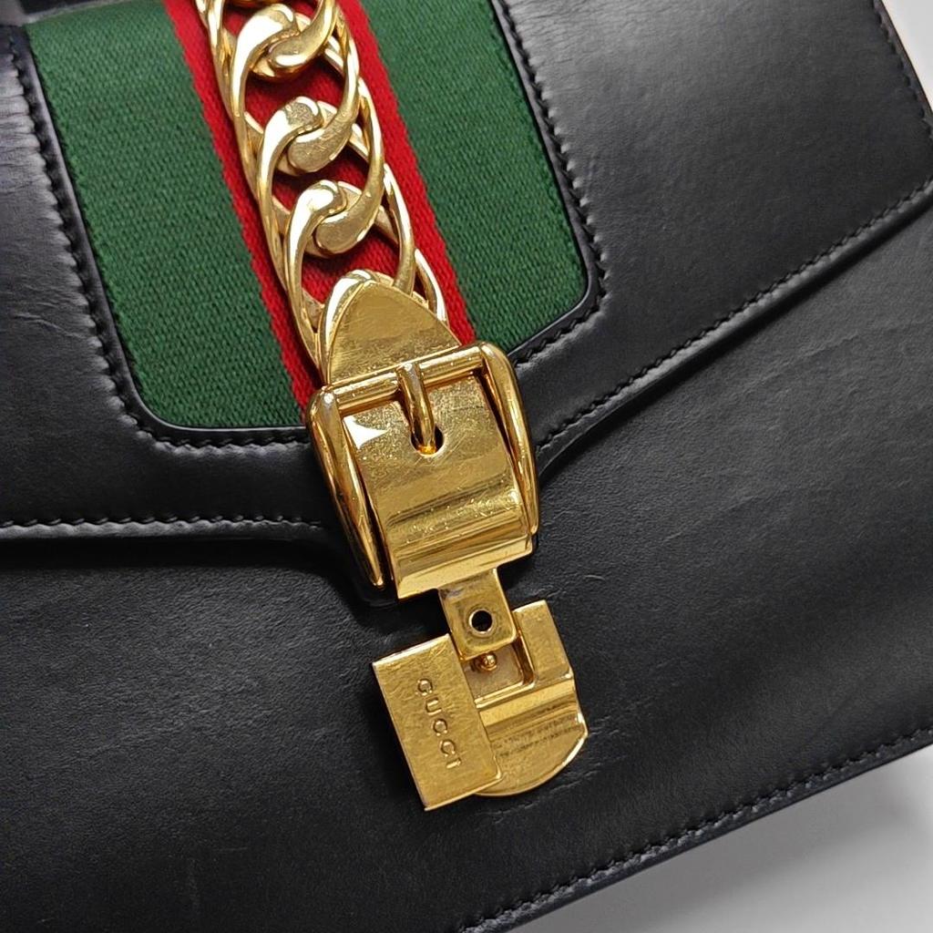 [Pre-Owned] Sylvie Gold Buckle Striped Web Satin Bow Wide Shoulder Strap Leather Handbag Crossbody Bag Shoulder Bag Small - Fair #1GNYUB2