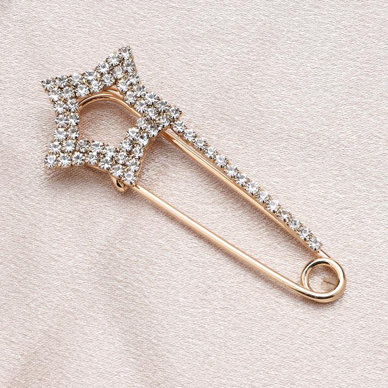 Waist-Cinching Pin: Transform Pants with This Anti-Exposure Brooch Accessory