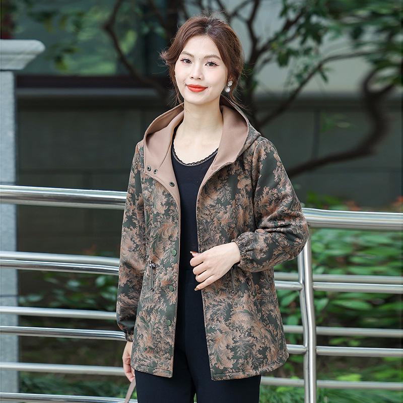 

2025 New Style Retro Wide-Leg Windbreaker for Middle-Aged & Elderly Women – Plus Size Spring & Autumn Outerwear 5XL