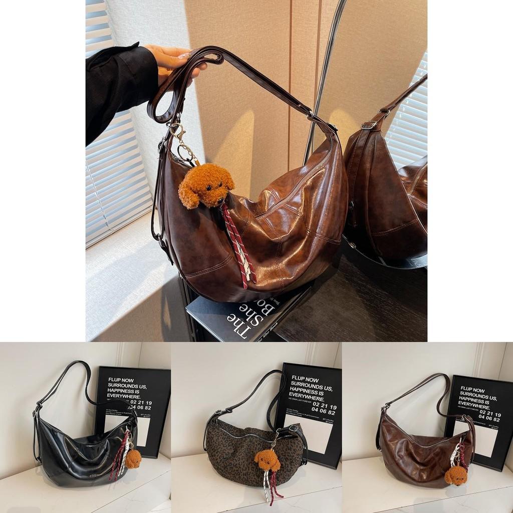 Chic And Simple Women's Dumpling Bag With Sleek Design For Everyday Casual Use