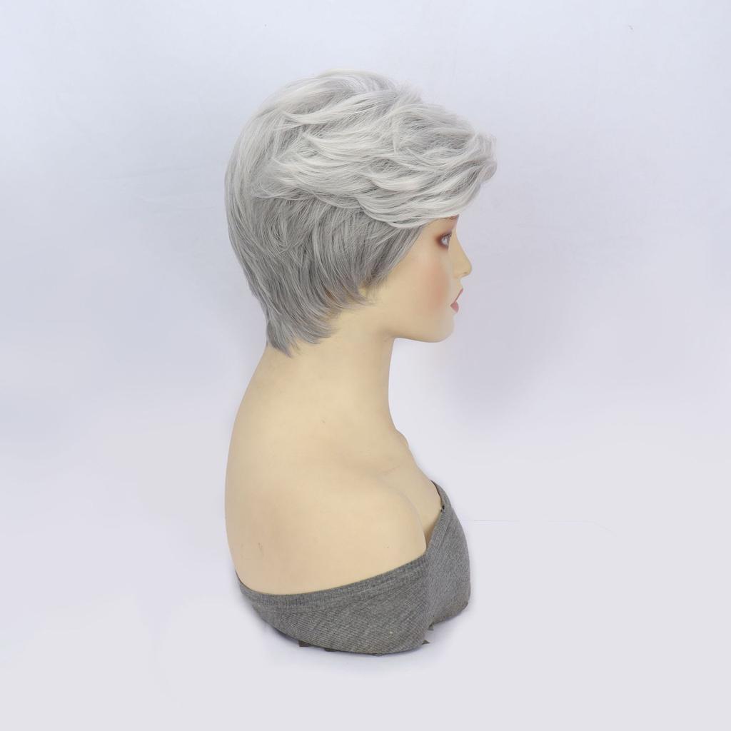 Bayan gri beyaz hafif kıvırcık kısa saç