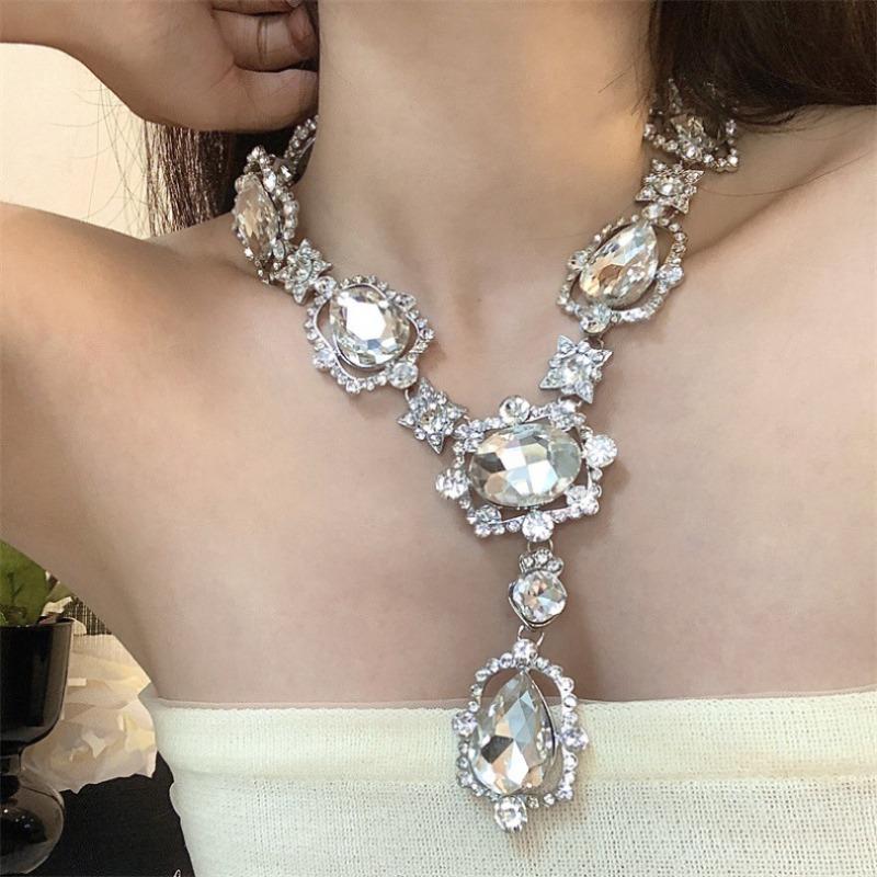 Necklace - women's court style vintage crystal pendant - evening gown & banquet accessory