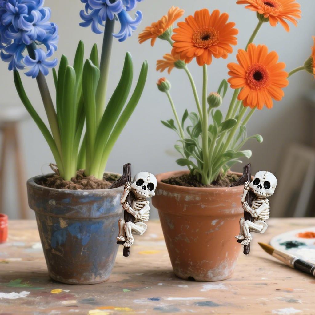 2PCS Halloween Decor Climbing Skeleton Figurine,Flower Pot Hanger Mini Skeletons Halloween Resin Skeleton Ornament for Bonsai Planter Edge Decoration