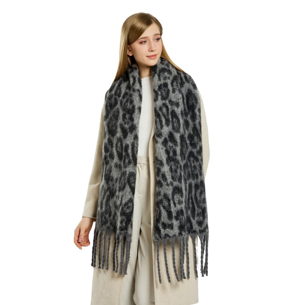 Autumn and Winter New Retro Leopard Print Fringed Scarf Women's Warm Versatile Shawl High-end Fashion Fringed Scarf
