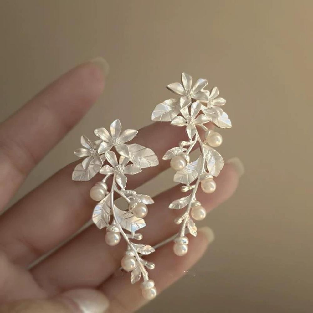New Geometric Hollow Simulated-pearl Leaf Earrings Retro Versatile Fashionable Luxurious Unique High-end Jewelry Gift