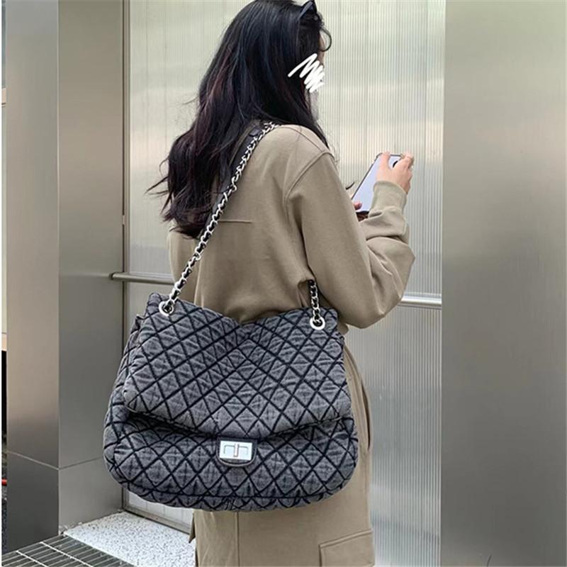 Koreanische Version Einzelschulter-Crossbody-Tasche Herbst und Winter Neue Ketten-Wandertasche Große Kapazität Pendler-Achseltasche