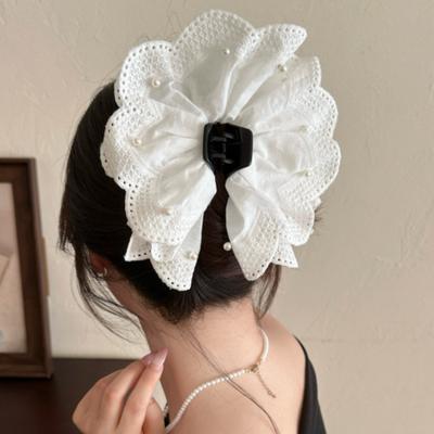 Haarklammer Starke Klemmkraft Großer Üppiger Blumenkopf Haarklammer mit Mehrlagiger Spitze Imitation Perlen Haifischklemme Pferdeschwanzhalter