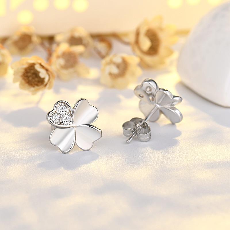 Earrings Inlaid with Diamond Four-leaf Clover Fashionable Earrings for Women