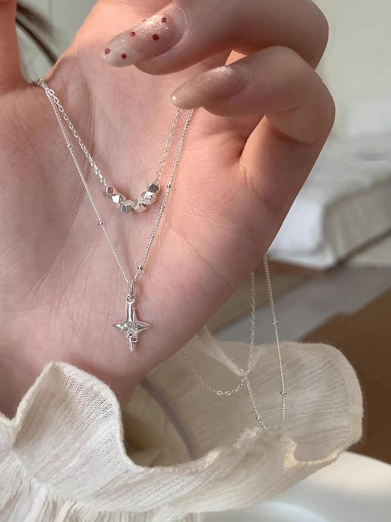 Simple And Versatile, Sweet And Cool Double-Layer Niche Design Necklace, Fashionable Commuting, Exquisite Collarbone Chain.
